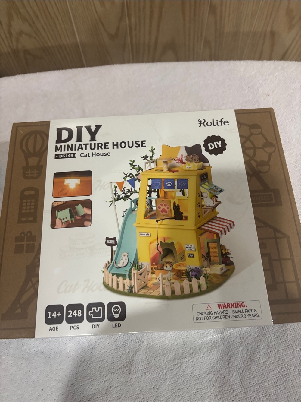 Rolife DIY Miniature Cat House Kit in Yellow - 248 PCS